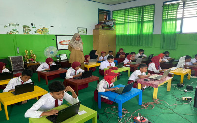 PROGRAMKAN DIGITALISASI SEKOLAH, SD NEGERI 3 LUWUK LUNCURKAN WEB SEKOLAH, E-LEARNING DAN APLIKASI UJIAN BERBASIS KOMPUTER
